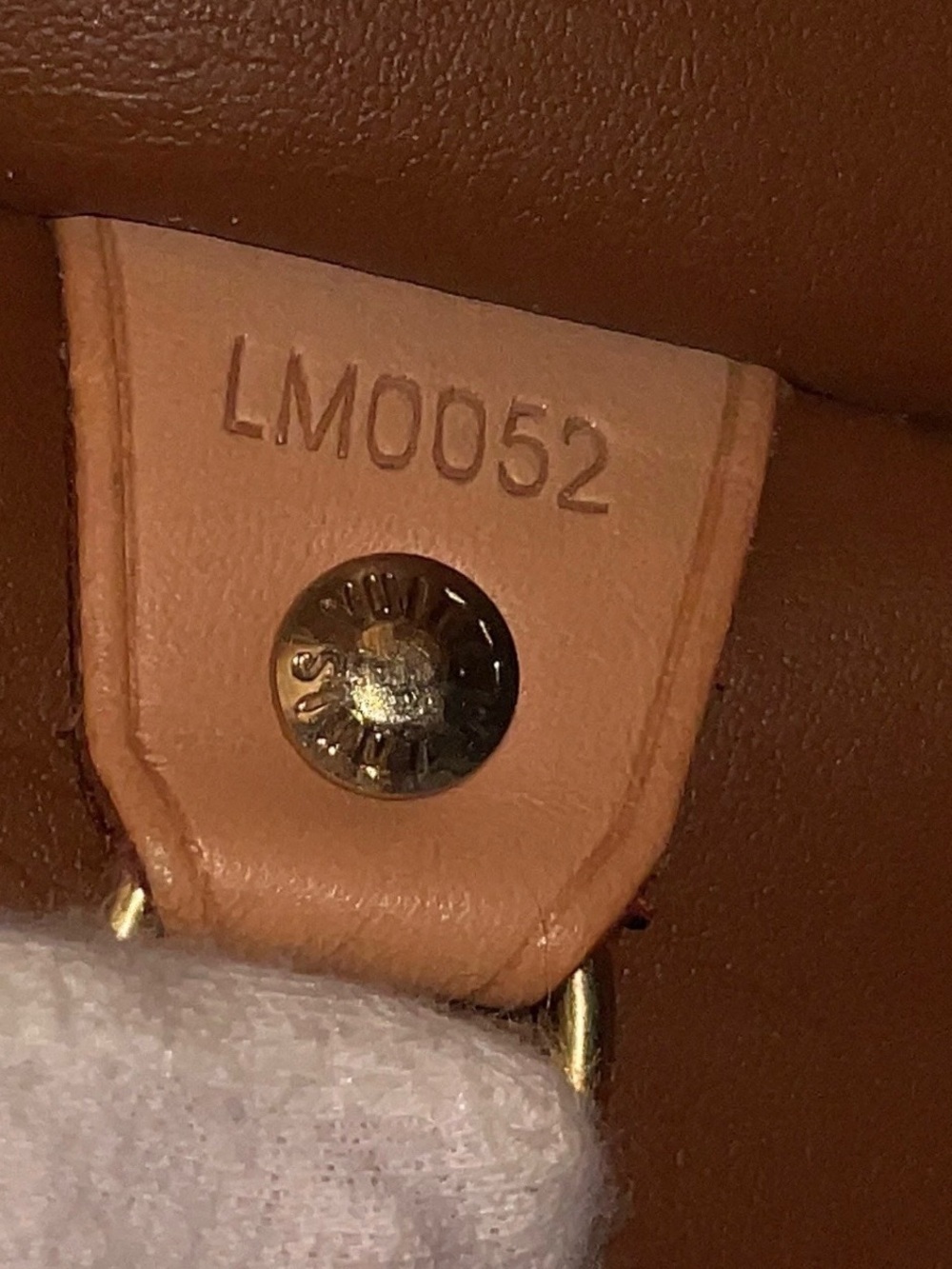 Auth Louis Vuitton Monogram Vernis
Houston Bronze Tote Bag - Picture 13 of 13